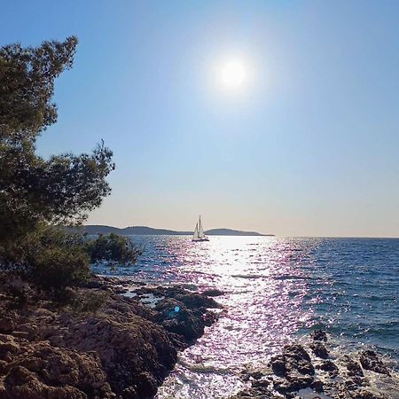 Udobna Soba Za Dvoje Hotel Đảo Hvar Ngoại thất bức ảnh